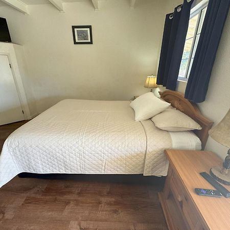 Barewood Inn & Suites Wofford Heights ภายนอก รูปภาพ