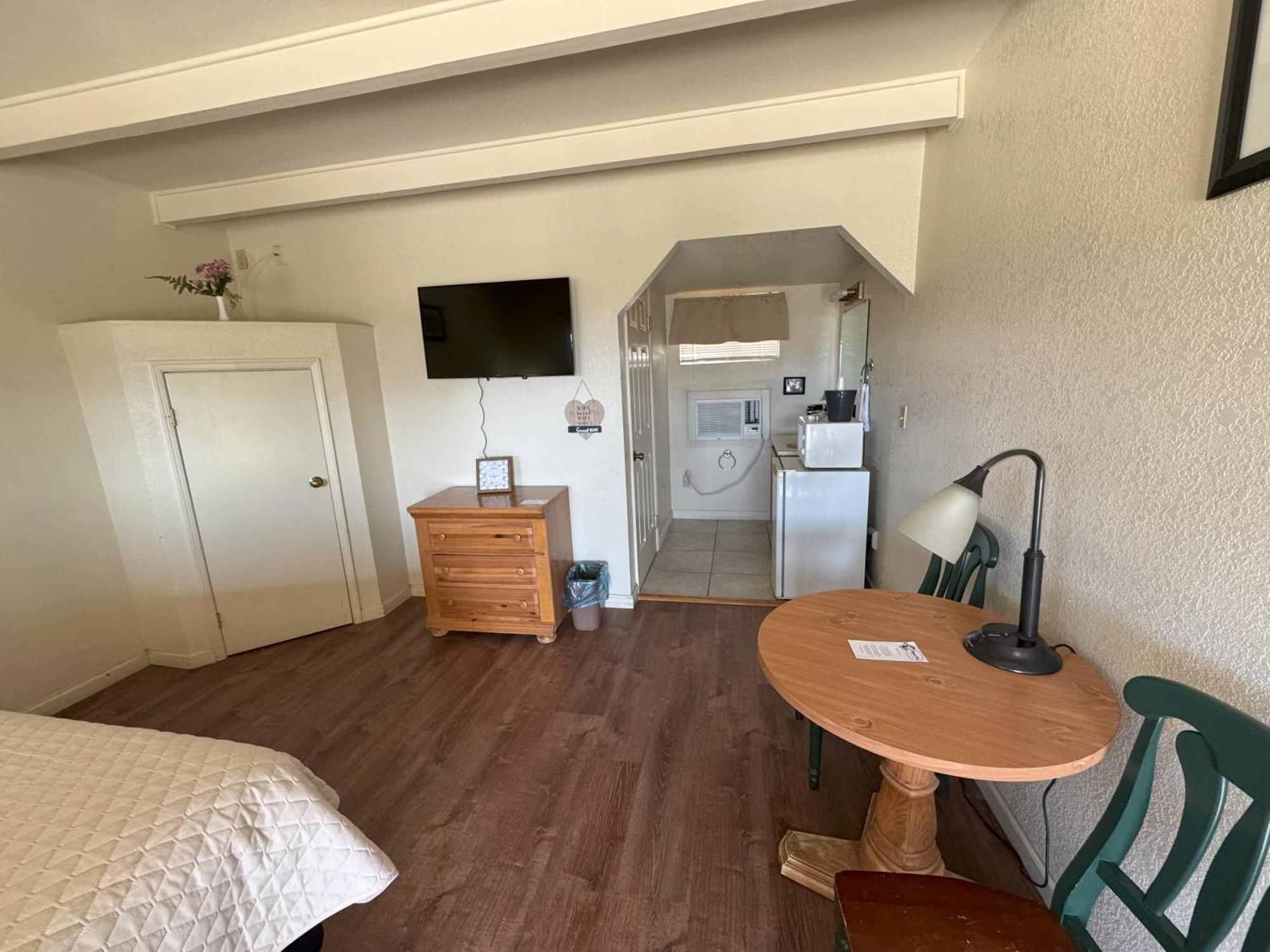 Barewood Inn & Suites Wofford Heights ภายนอก รูปภาพ
